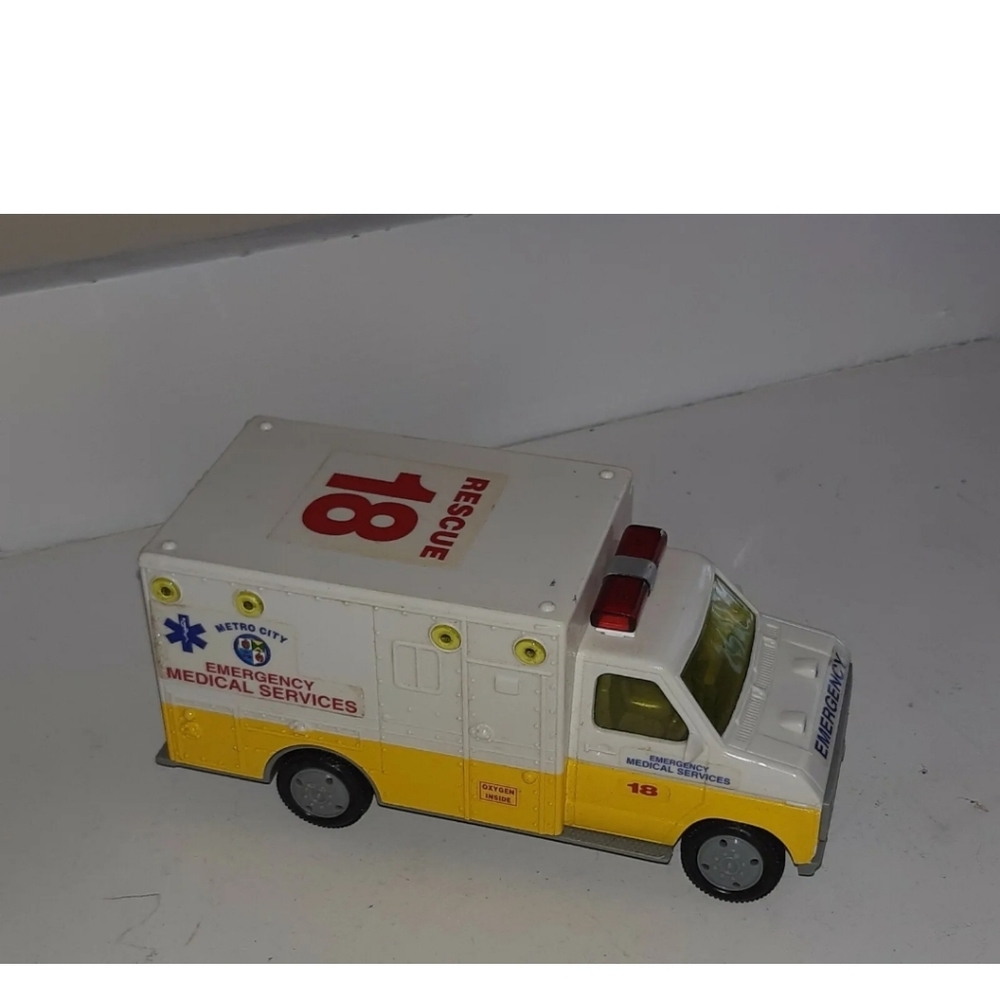 Newray 2000 Vintage Toys Rescue #18 Truck metro City emergency medical services